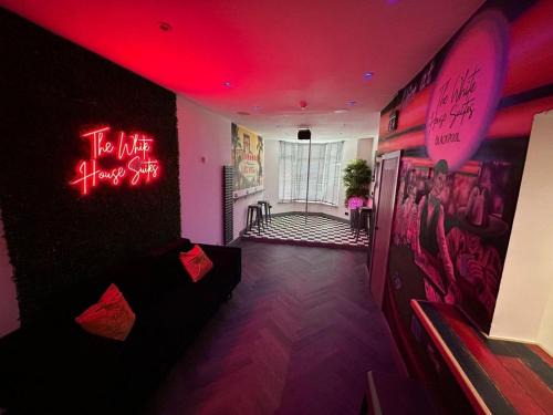 Blackpool Town Center House | Experience The White House Vegas Suites: Poolside Retreat