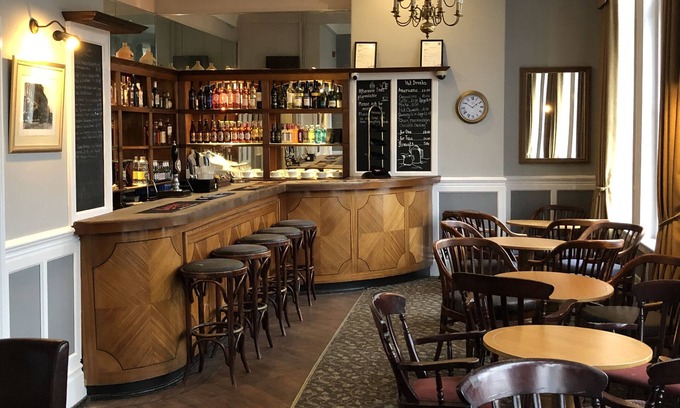 Wisbech Bed & Breakfast | Discover The White Lion Hotel: Family-Friendly with Dining