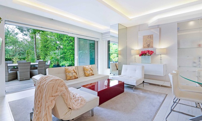 Frognal and Fitzjohns Apartment | Exceptional The White Peace Garden - Family-Friendly Retreat