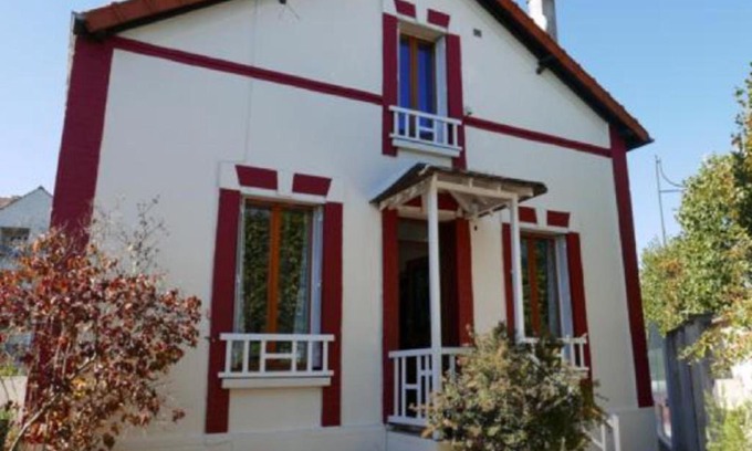 Meaux House | Experience Oceanfront Bliss at The White & Red House