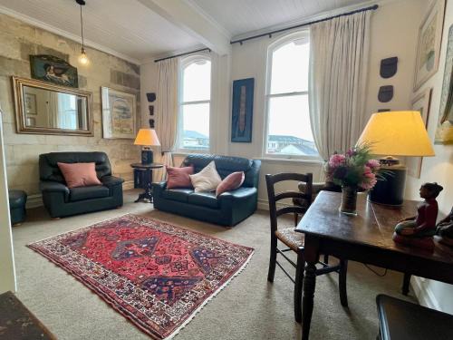 Oamaru Apartment | Experience The Whitestone: 4-Star Excellence with Kitchen