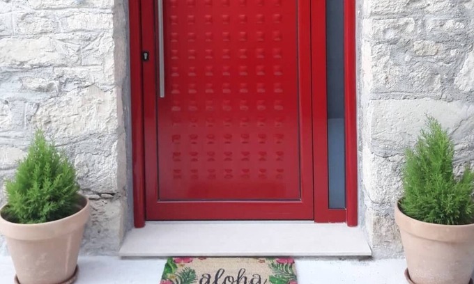 Faistos Apartment | Cozy Wild Rose Apartment with Kitchen & Breakfast Included