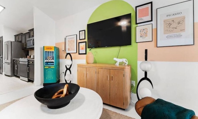 Lubbock House | Discover The Wild Tumbleweed - Family-Friendly Getaway