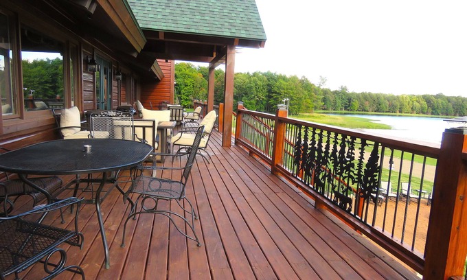 Phelps House | Discover The Wilderness Lodge with a Fully Equipped Kitchen
