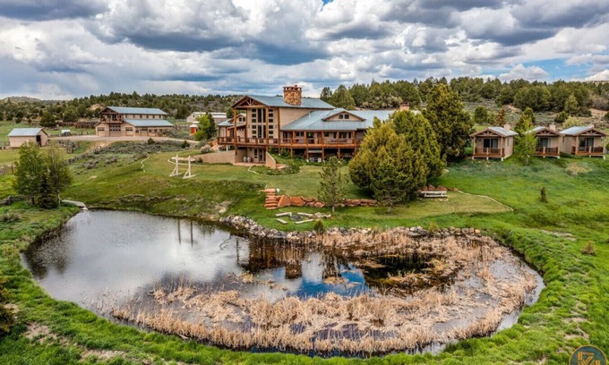 Alton Other | The Wildflower-Near Zion & Bryce, sleeps 30+