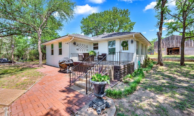 Waco House | The Wildflower- Peaceful Retreat/7 Miles to Magnolia/Downtown Waco