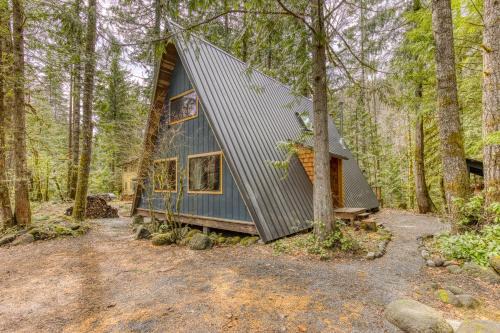 Rhododendron House | Family-Friendly Retreat: The Wildhood Cabin at Mt Hood