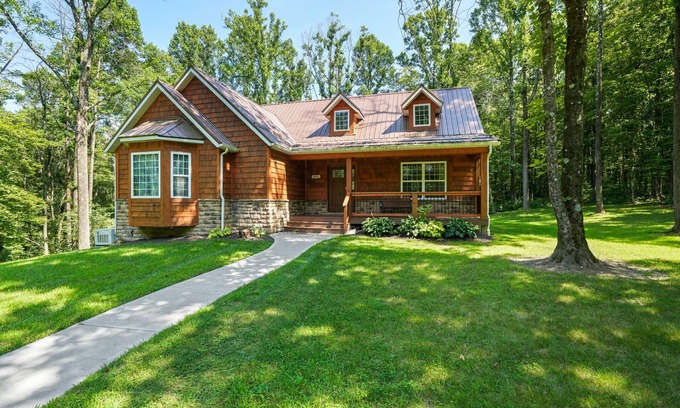 Logan Cabin | The Wildrose | Hocking Hills