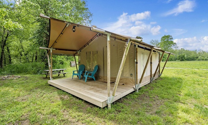 Peace Valley RV Rental | Guest Rated: The Willa - Ideal Family Retreat with Kitchen