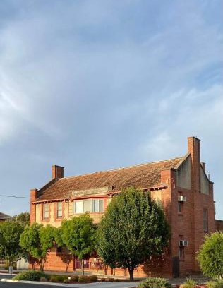 Dimboola Apartment | Discover The Willery Guesthouse: Pet & Child Friendly Stay