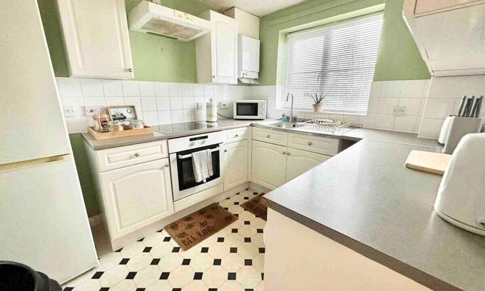 Willesborough House | The Willow - Cosy unique home in Ashford parking