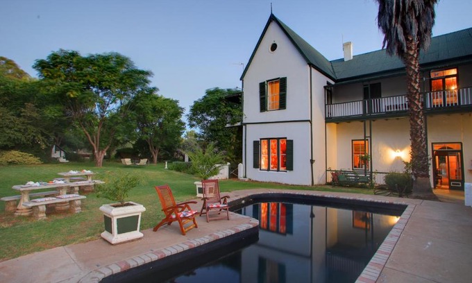 Willowmore House | Historic Stay at The Willow Guest House with Pool & Breakfast