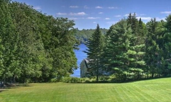 Jefferson House | Idyllic Getaway at The Willows on Damariscotta Lake