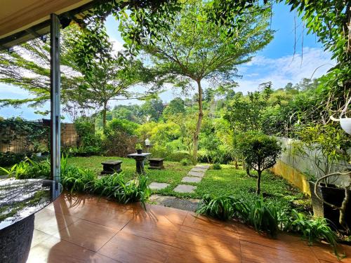 Ciburial House | Discover The Wiltshire Dago Pakar Hillside Villa Retreat