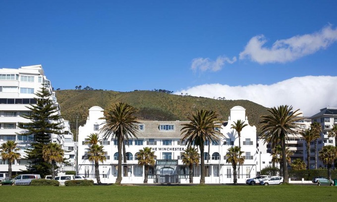 Sea Point Hotel | Discover The Winchester Hotel: Oceanfront Relaxation Awaits