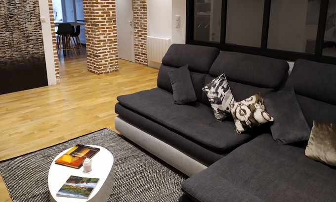Aurillac Apartment | The windows of Jules Ferry