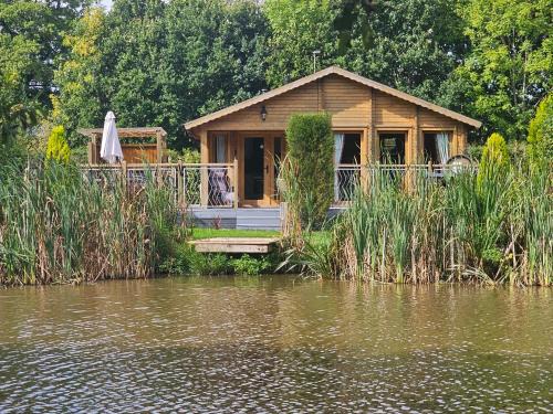 Welsh Frankton Cabin | The Windsor Lodge