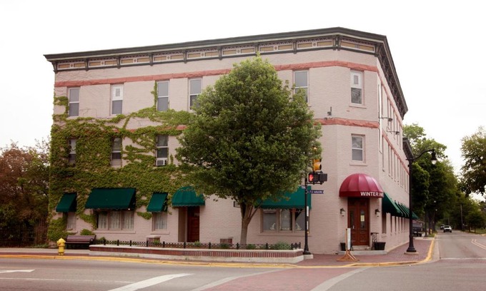 Greenville Hotel | Discover The Winter Inn: Family-Friendly with Breakfast