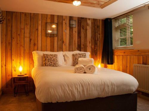 Lingfield Hotel | Pet-Friendly Getaway at The Wiremill with Breakfast Included