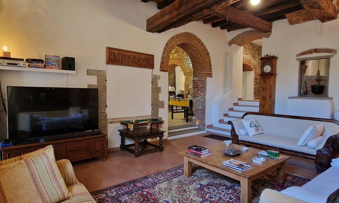 Florence House | Experience Comfort at The Wishing Well - Pet Friendly Stay