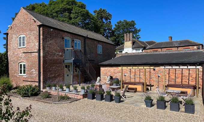 Frampton House | Explore The Woad Mill: 4-Star Family-Friendly Retreat