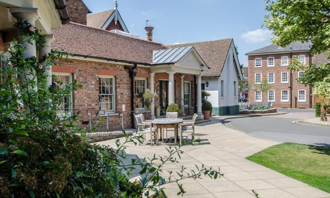 Woburn Hotel | Discover The Woburn: Pet-Friendly Retreat with Top Amenities