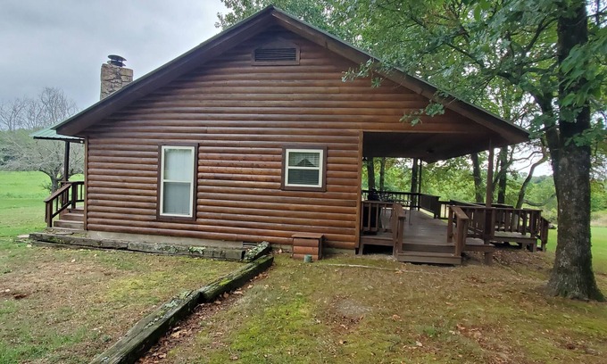 Octavia Cabin | Escape to The Wolf Cabin at Cedar Valley: Rated 9.8/10