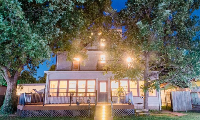 Ellinwood Bed & Breakfast | Discover The Wolf Manor: Pet-Friendly Retreat with Kitchen
