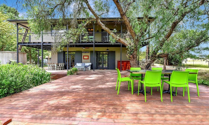 Wollombi House | Explore The Wollombi Pavilion: Family-Friendly Retreat