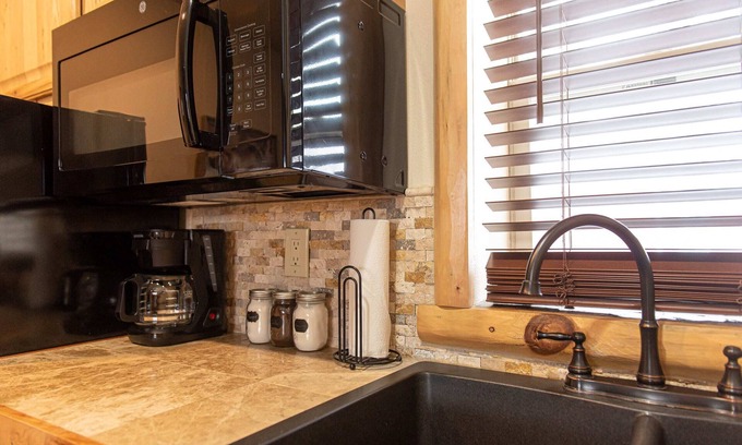 Indian River Apartment | Family-Friendly Getaway at The Wolverine Lodge