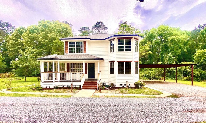 Pineville House | Discover The Wonder at Woodcreek: Ideal Location & Amenities