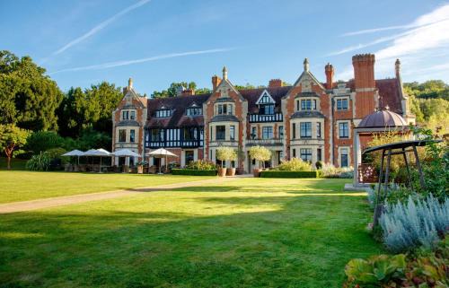Evesham Hotel | Discover The Wood Norton: Family-Friendly & Accessible Stay