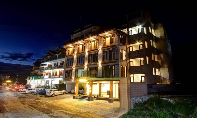 Manali Hotel | Experience The Woodbine Amidst Scenic Peaks and Pines