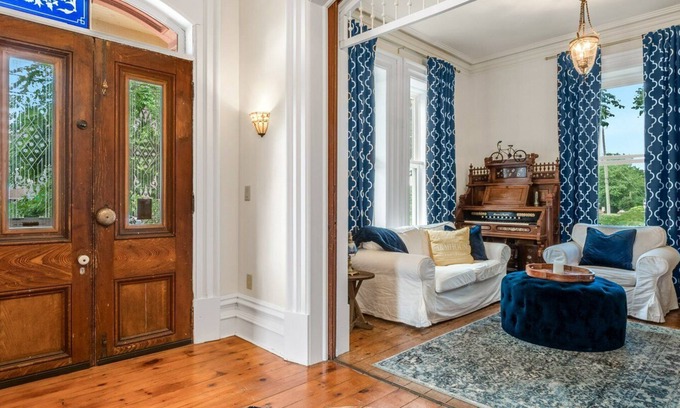 Kingsville Hotel | Experience The Woodbridge House with Exceptional Amenities