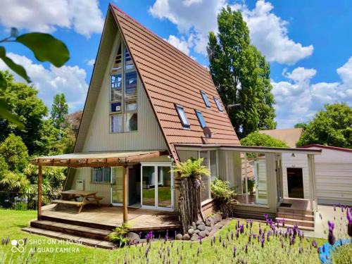 Hamilton Ski Chalet | Discover the Cozy A-frame Retreat in Hamilton - Pet Friendly
