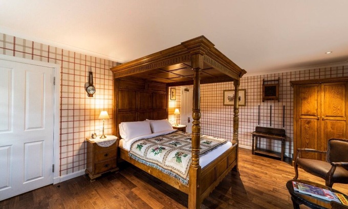 Shiel Bridge Bed & Breakfast | Cozy Retreat with Vintage Style and Relaxing Spa Amenities