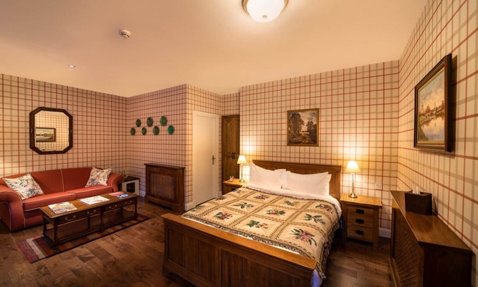 Shiel Bridge Bed & Breakfast | Cozy Rooms with Vintage Charm and Child-Friendly Amenities
