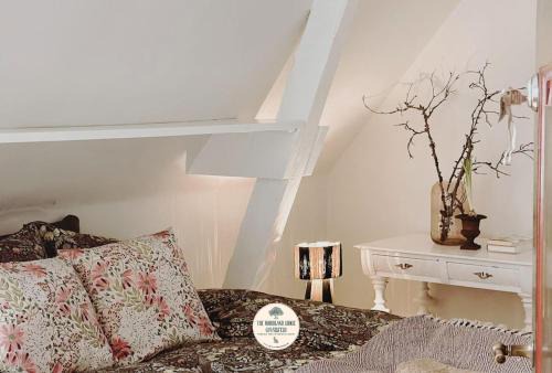 Haslev Cabin | Oceanfront Relaxation at The Woodland Lodge Gisselfeld