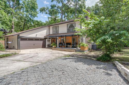 Grogan's Mill House | The Woodlands Corner Casa in the Tall Trees!