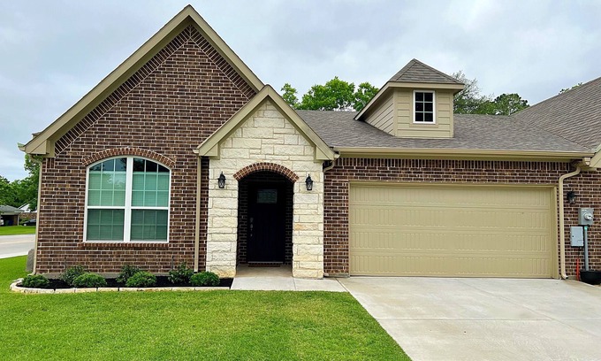 Greenville House | Unforgettable Stay at The Woodrow: Central Greenville Retreat