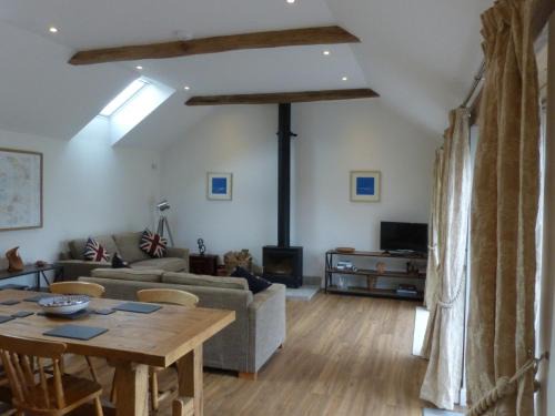 Meare Apartment | Explore The Woodshed: 4-Star Cottage Near Glastonbury
