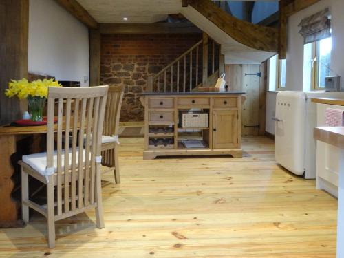 Brampford Speke House | Discover The Woodshed: Pet-Friendly Retreat with 4 Stars