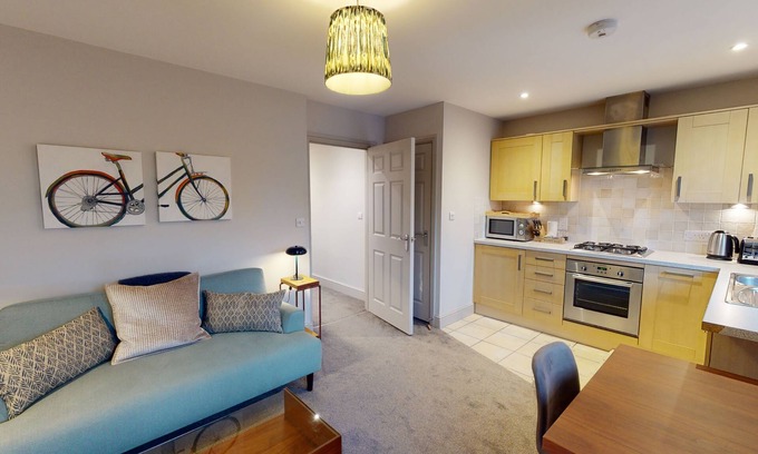 Oxford Apartment | Comfortable Vanbrugh Woodstock Suite with Kitchen & Breakfast