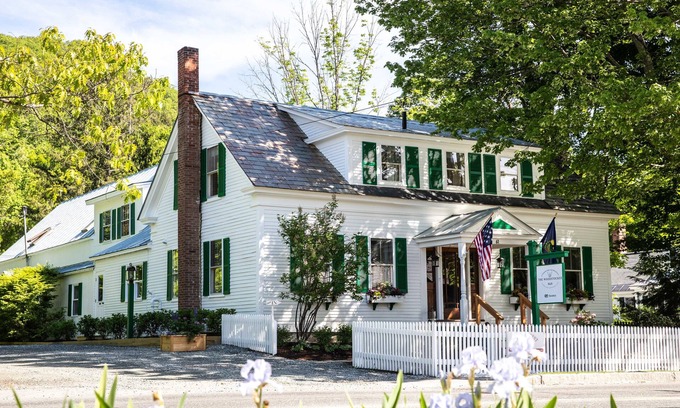 Woodstock Bed & Breakfast | Eco-Friendly Retreat at The Woodstocker B&B with Spa & Pool
