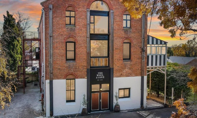 Bathurst Apartment | Discover The Wool Store: Family-Friendly 4-Star Retreat