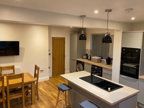Doncaster House | Unforgettable Stays at The Wootton House: 4-Star Comfort