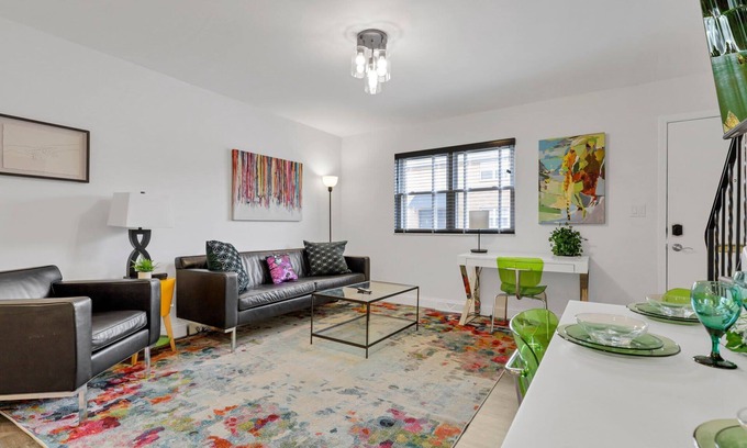 University District Apartment | Guest Rated 10/10: The Worthington with Pet-Friendly Amenities