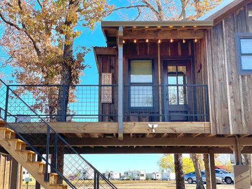 Elm Mott Other | Discover The Wren Treehouse Near Magnolia Baylor