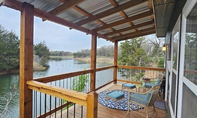 Guthrie Cabin | Experience The Wren’s Nest Lake Cottage with Pet-Friendly Amenities
