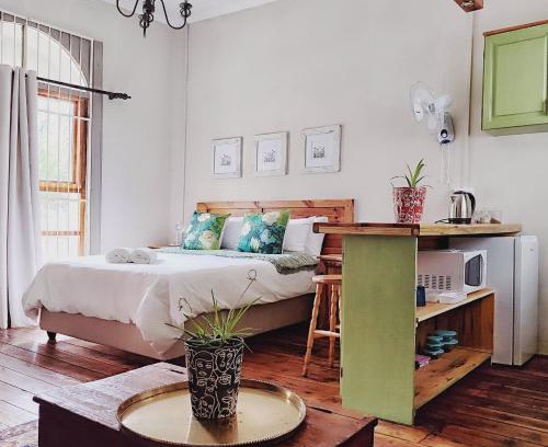 Bedford Apartment | The Writer's House Cottages